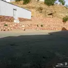 مبني حجر كبير وسغير