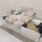 سرير مع مرتبة وكومدنتين حي الواحه