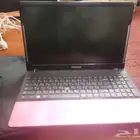 لابتوب سامسونج للبيع يحتاج شاحن ويشتغل ما معه شي استعمال سنه