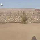 مبان حجر كبير وصغير بل يد وبل معدات