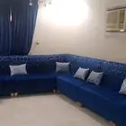 كنب شبه جديد مع الستاير مع اربع طاولات نظيف