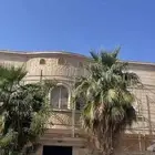 شقة كبيرة وواسعة للايجار السنوي بحي الحمدانية