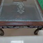 طاولة قهوة كبيرة شبه جديدة مع طاولتين اصغر منها
