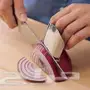 أداة حماية الاصابع أثناء تقطيع الخضار واللحوم