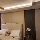 ديكور غرفه نوم خلفيه سرير وتسريحه بتصميم انيق