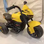 موتوسكل كهربائي من عمر 2 ل 5 سنوات يعمل بشكل جيد معه الشاحن