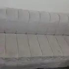 للبيع 3 مكيفات بحالة جيدة وكنبة 3 أشخاص وكرسي شخص واحد للبيع