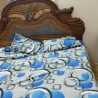 غرفه نوم للبيع سرير مع اتنين كمودينا مع تسريحه