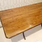 طاولة طعام كبيرة