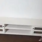 للبيع طاولة تلفزيون اللون أبيض