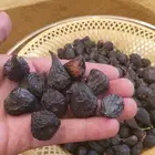 اللوز الجلي وزبيب العنب وزبيب الحماط