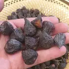اللوز البجلي وزبيب الحماط والعنب المجفف
