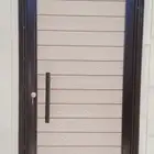 استبدال الباب الحديدي بباب خشبي