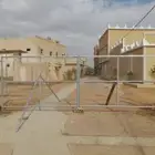 تسوير المزارع والأراضي البيضاء وتركيب شبوك الملاعب