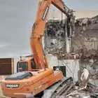 هدم مباني وترحيل مخلفاتها