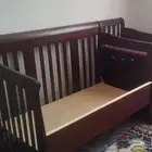 سرير اطفال خشب مع رفوف وادراج