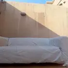 كنبه للبيع بالغطاء اللي عليها 300 بدون الغطاء ب 150 الكنبه