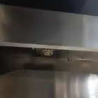 مداخن مطعم شبه جديده مع مراوح الشفط