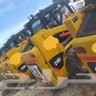 شاحنات ومعدات