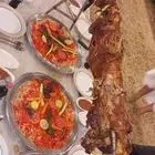 مطعم الخير يقدم خاروف مشوي على الجمر..