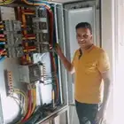 كهربائي منازل ومحلات تجارية وكل أعمل الصيانه ولديه سيارة