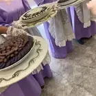 مباشرات نساء بزي موحد ومقدمة مشروبات قهوجيه