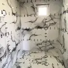 معلم بلاط يمني في الرياض