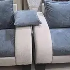 كنب للجلوس بحالة جيدة