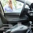 فتح أبواب السيارات