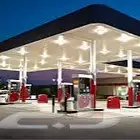 محطة وقود وسوق تجاري