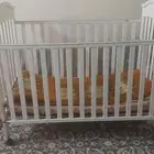 سرير اطفال نظيف بسعر 70 ريال
