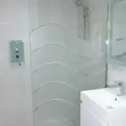 زجاج. سكريت. شاور. واجهات. قزاز. أبواب. درابزين. قاطع.