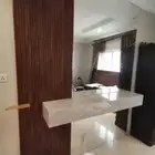 تفيذ ديكورات وأبواب وطاولات شاشات