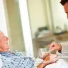 مرافق للمرضي والمسنين ومرضي الزهايمر