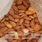 اللوز بقشر وبدون قشر وزبيب الحماط والعنب المجفف