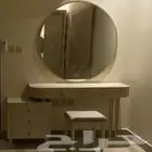 طاوله تسريحه خشب (نظيفه)