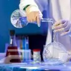 معلم علوم وكيمياء جامعي وتحصيلي