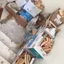 اللي عنده خبز يابس 