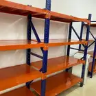 رفوف مخازن مستودعات بيت