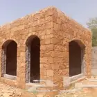 نعمل في بناء الحجر