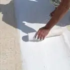 معلم ومقاول عازل الاسطوح والخزانات المائية.