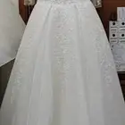 فستان زفاف اللون ابيض