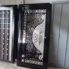 يوجد لدينا ابواب حديد ابواب المنيوم جديد ومستخدم