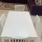 طاولة طعام من اربع اشخاص بحاله جيده جدا