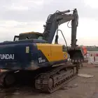 بوكلين لايجار اليومي او الشهري حفر الأراضي وتكسيرالصخوربالمت
