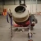 للبيع خلاط خرساني كهرباء و كمبروسر هواء كهرباء