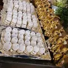 قهوجيين صبابين رجال وحريم في الرياض خارج الرياض كراسي طاولات