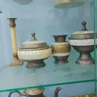 طقم مطبقيات وفازه وشمعدان مرصعة بالصدف تحفه انتيك