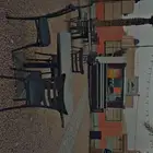 طاولات مع الكراسي