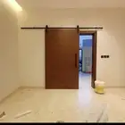 نجار ابواب وديكورات وغرف وتغيير برواز الباب والكالون